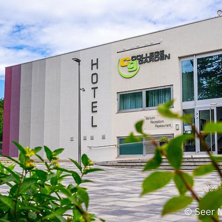 College Garden Hotel Bad Voeslau Exterior foto