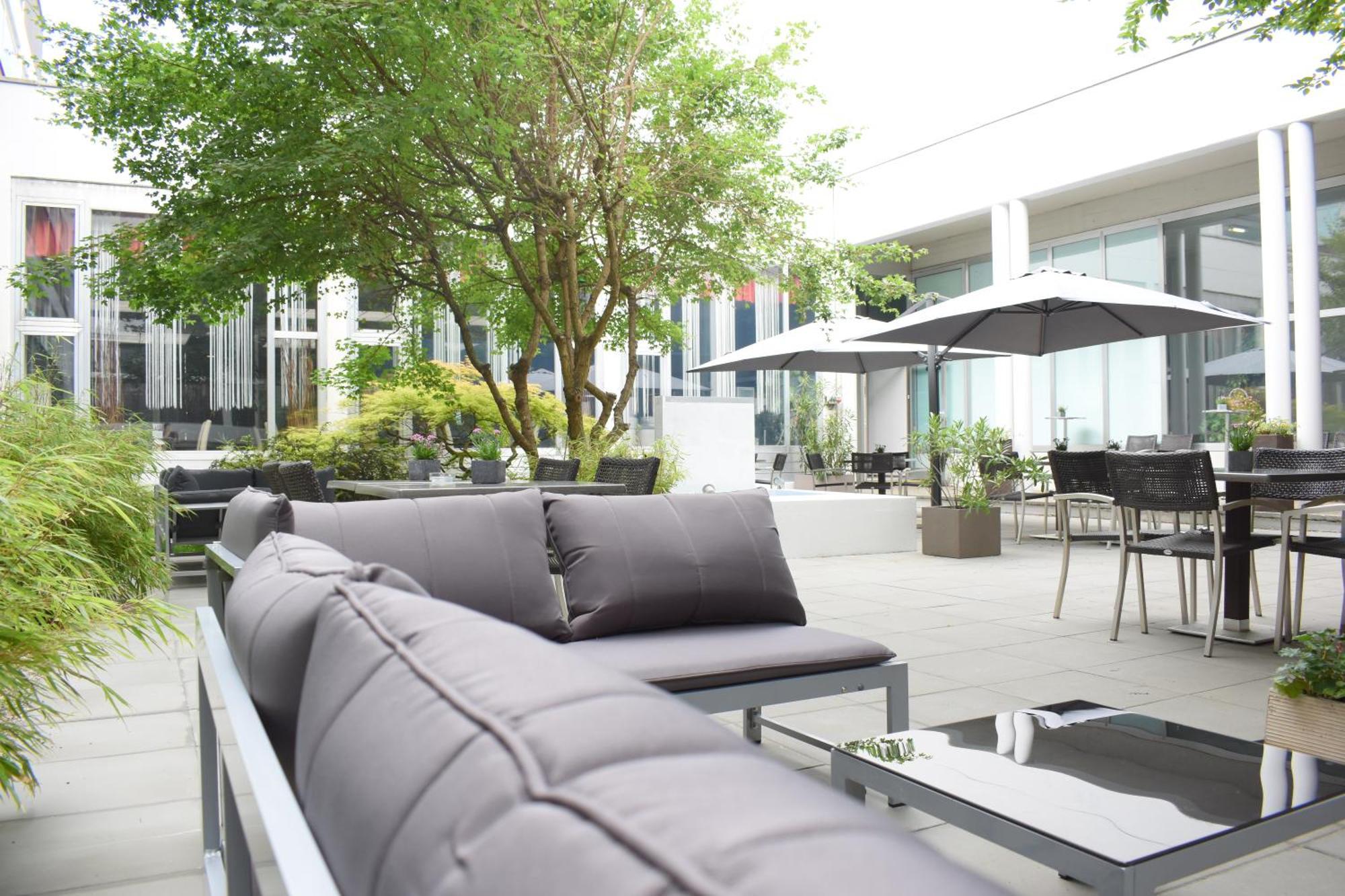 College Garden Hotel Bad Voeslau Exterior foto
