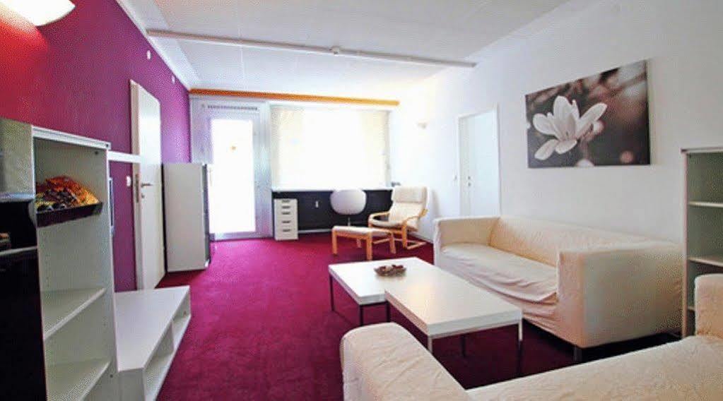 College Garden Hotel Bad Voeslau Exterior foto