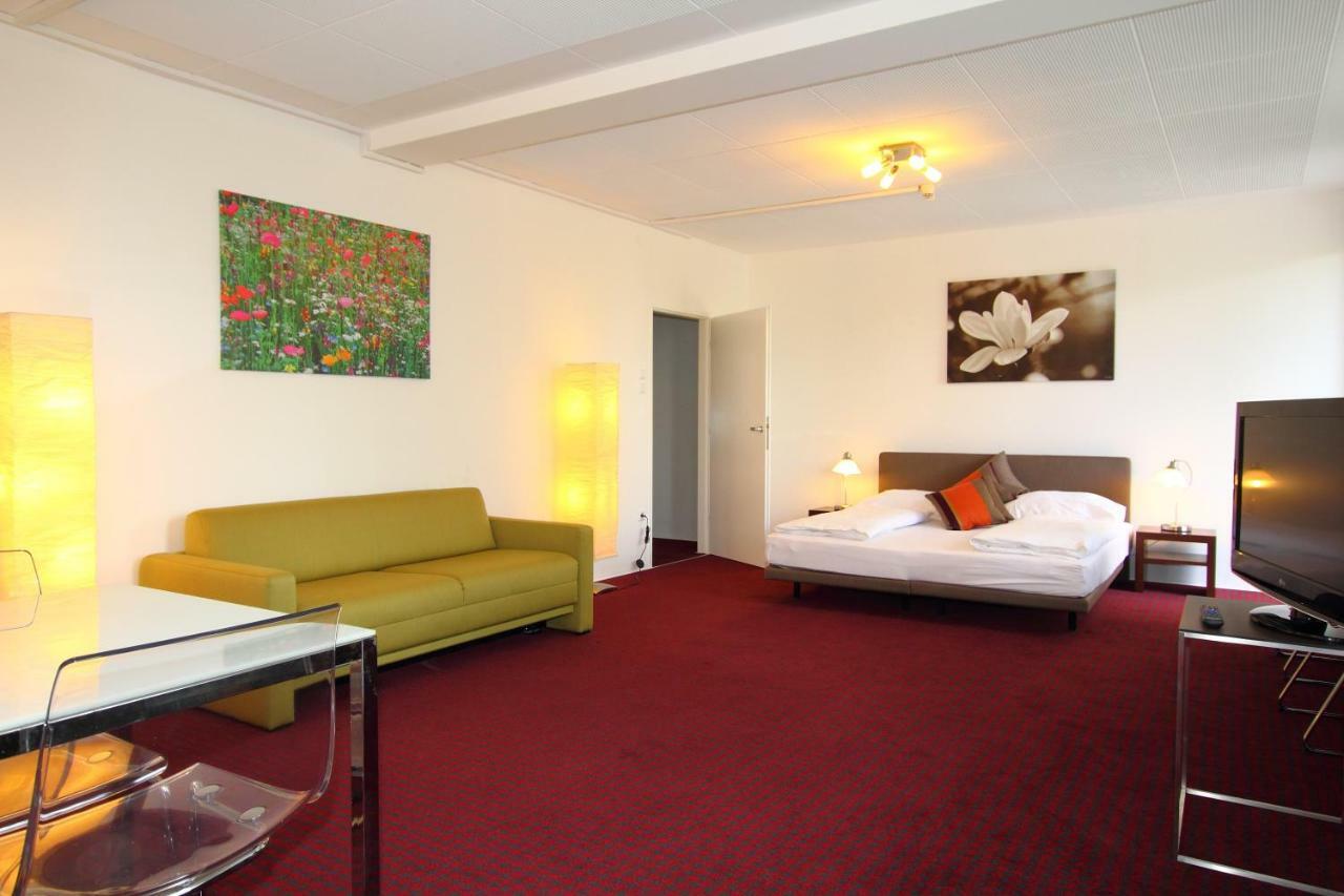 College Garden Hotel Bad Voeslau Exterior foto