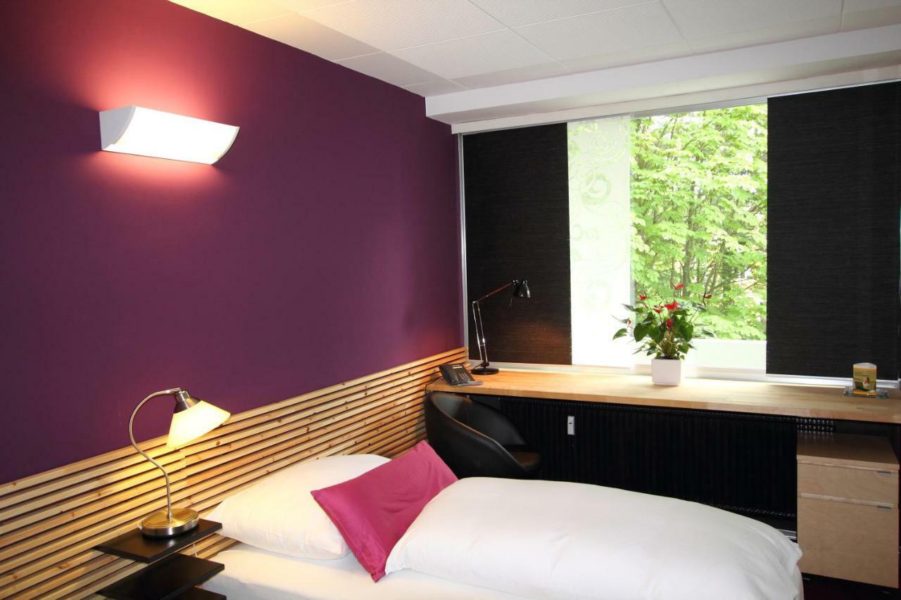 College Garden Hotel Bad Voeslau Exterior foto
